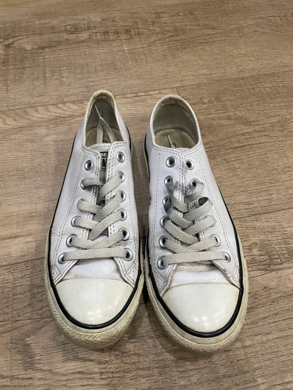 Classic White Low-Top Leather Finish Converse